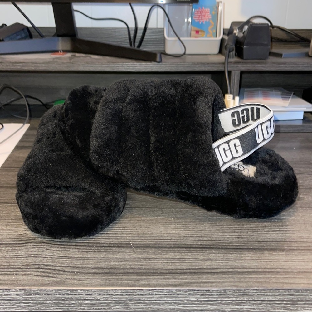 BRAND NEW UGG FLUFF YEAH SLIDES